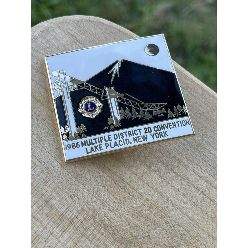 Lions Club Lapel Pin 1986 Convention Lake Placid New York 20